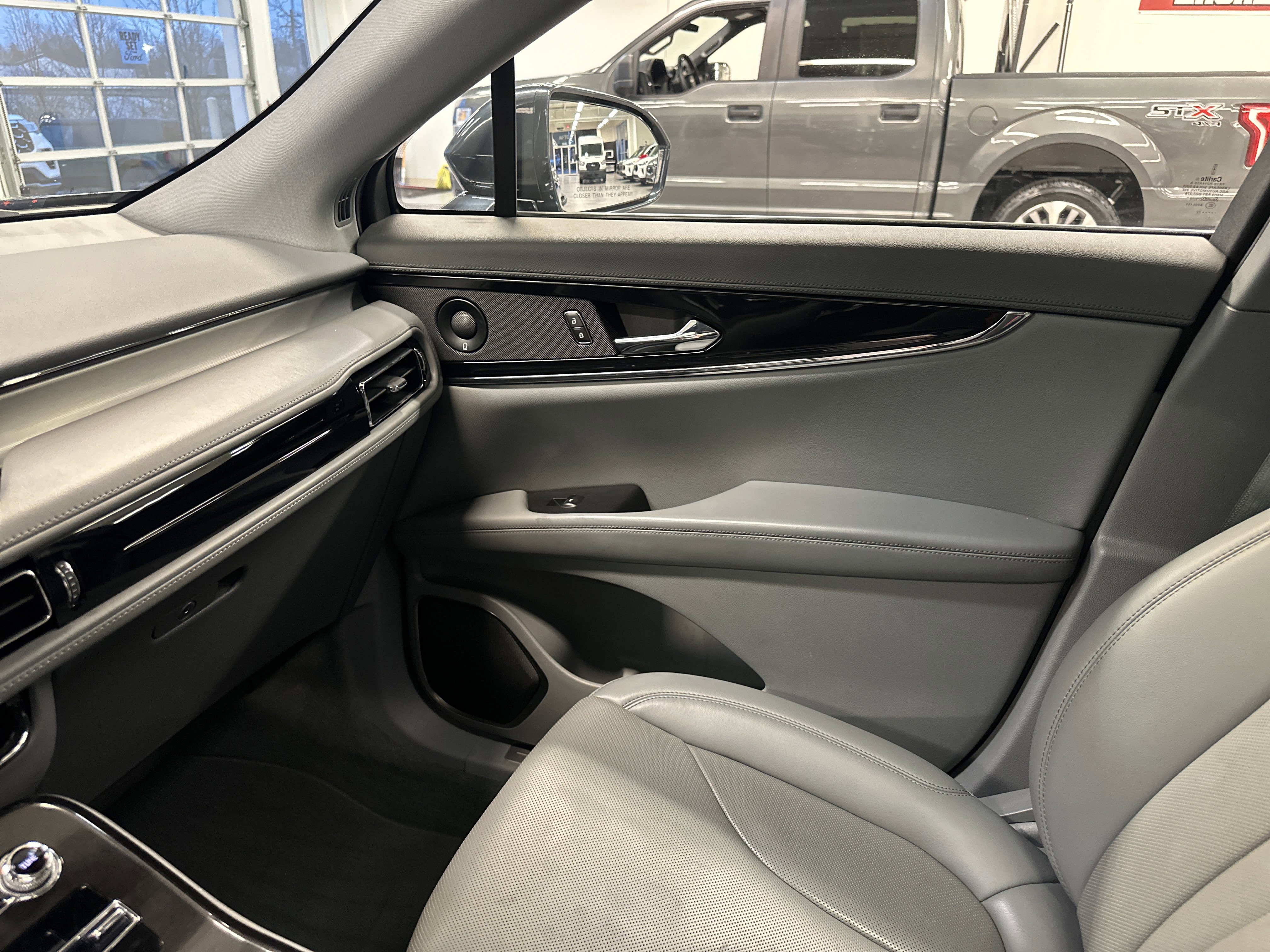 Used 2022 Lincoln Nautilus Reserve w/ Luxury Package image 25