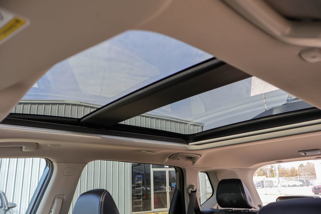 Used 2023 Nissan Rogue SL image 11