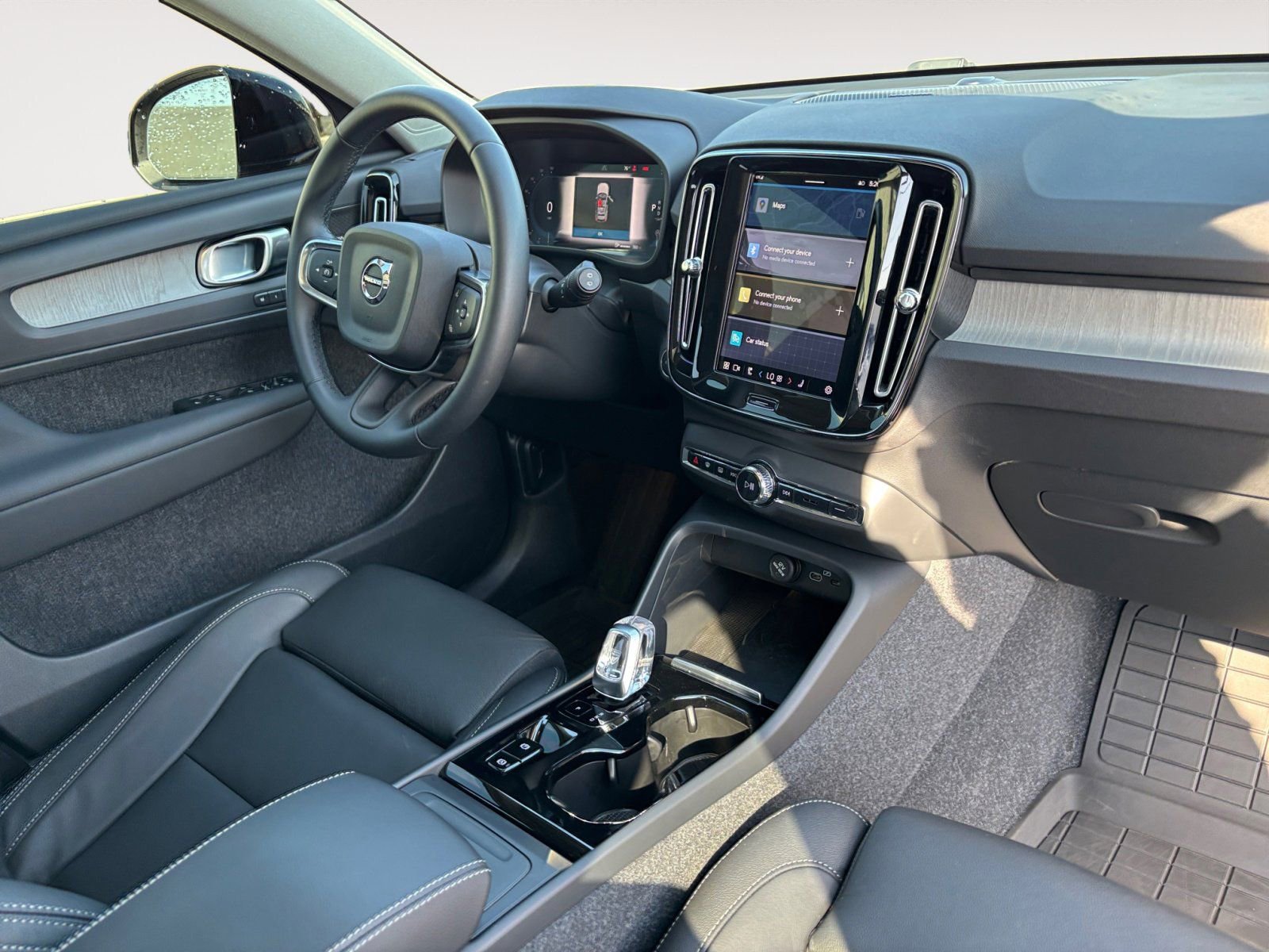 New 2025 Volvo XC40 B5 Plus w/ Protection Package Premier image 10