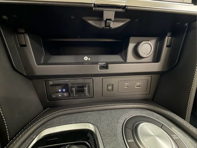 Used 2022 Nissan Armada SV w/ SV Appearance Package RWD image 28
