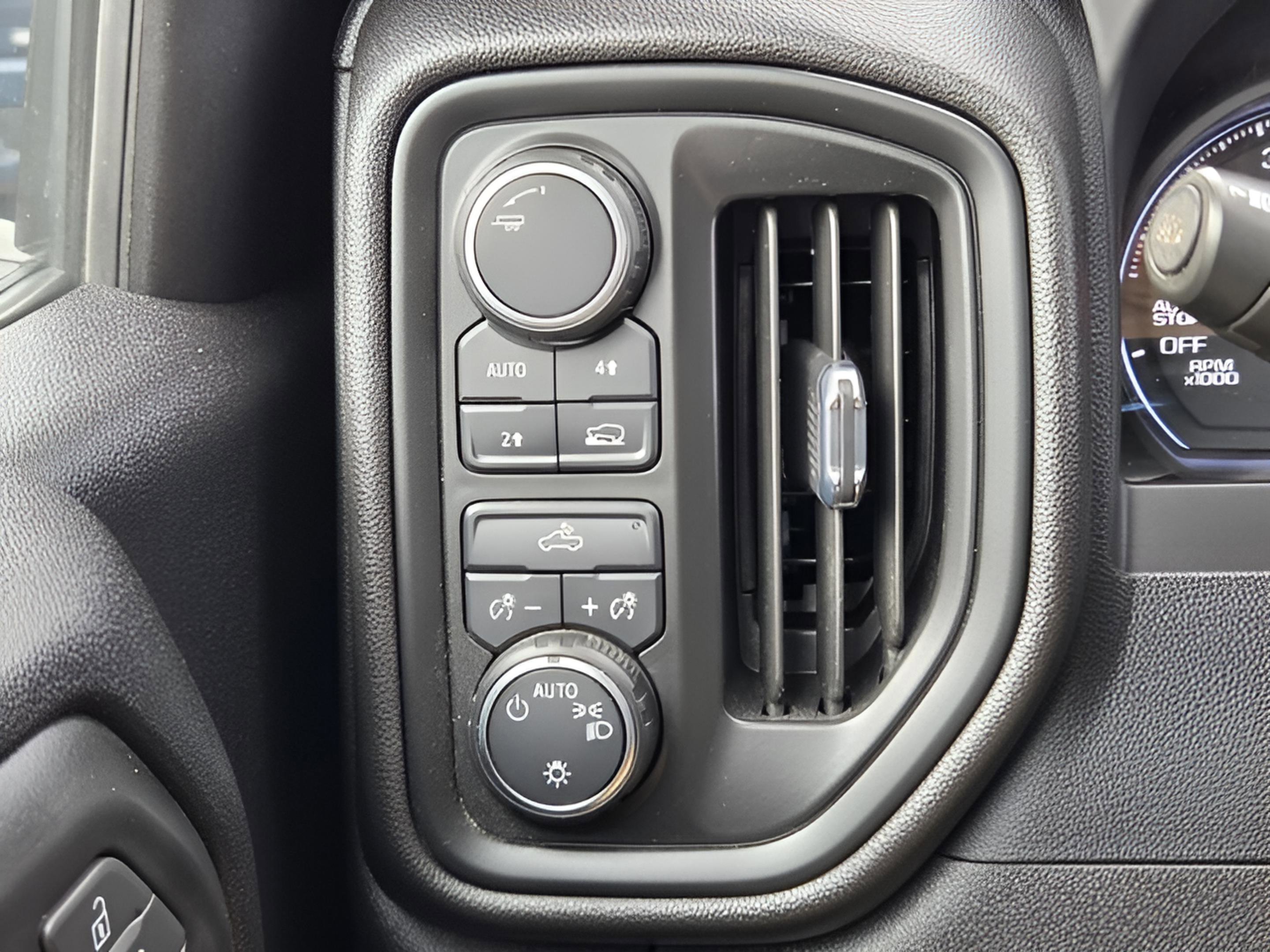 Certified 2022 Chevrolet Silverado 1500 Custom image 28