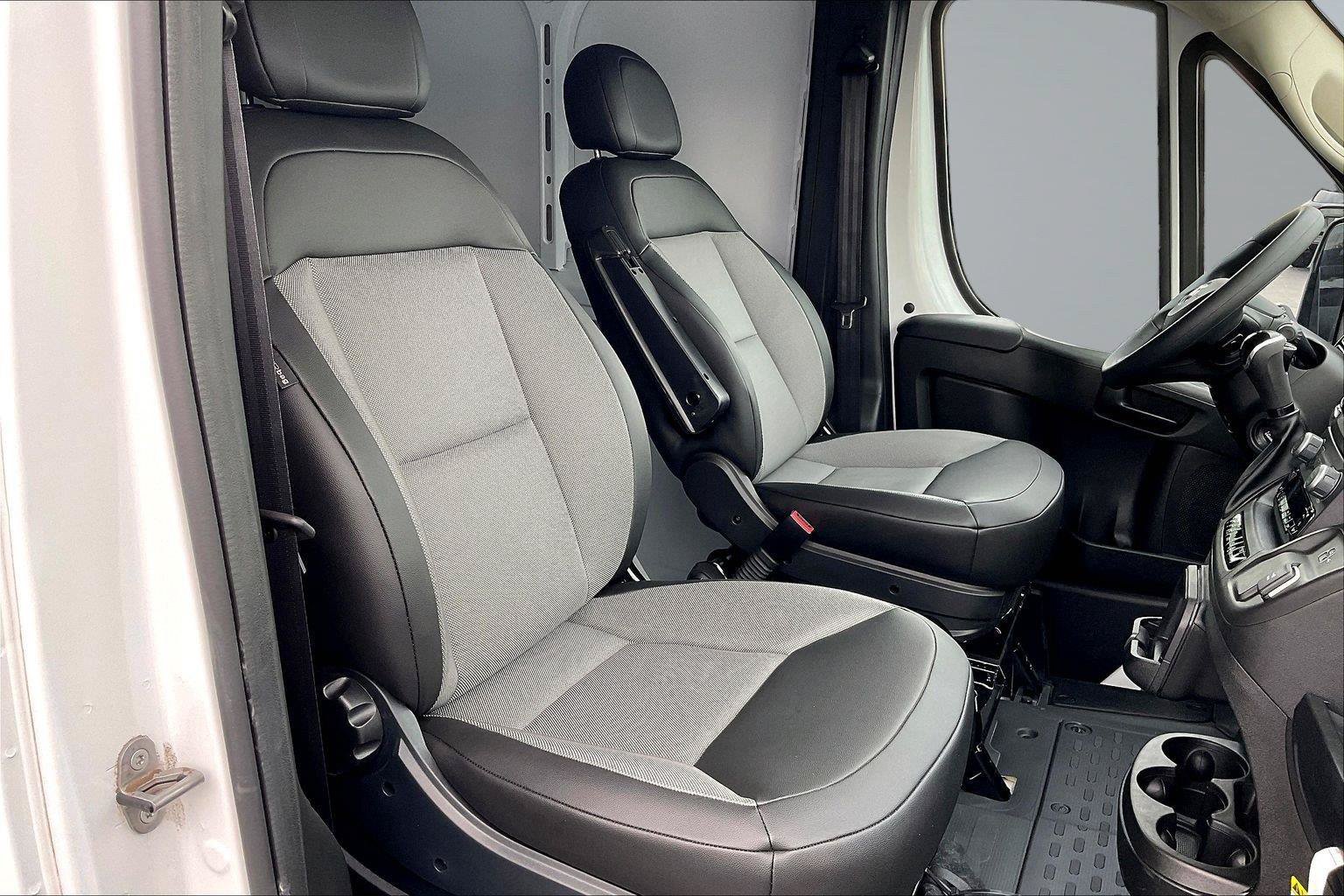 Used 2025 RAM ProMaster 2500 w/ Convenience Group FWD image 8