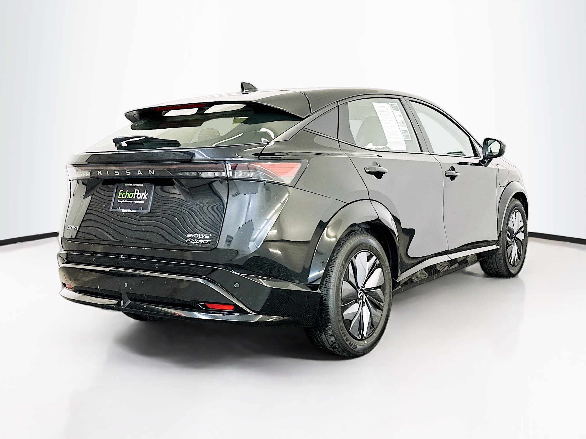 Used 2023 Nissan Ariya AWD image 9