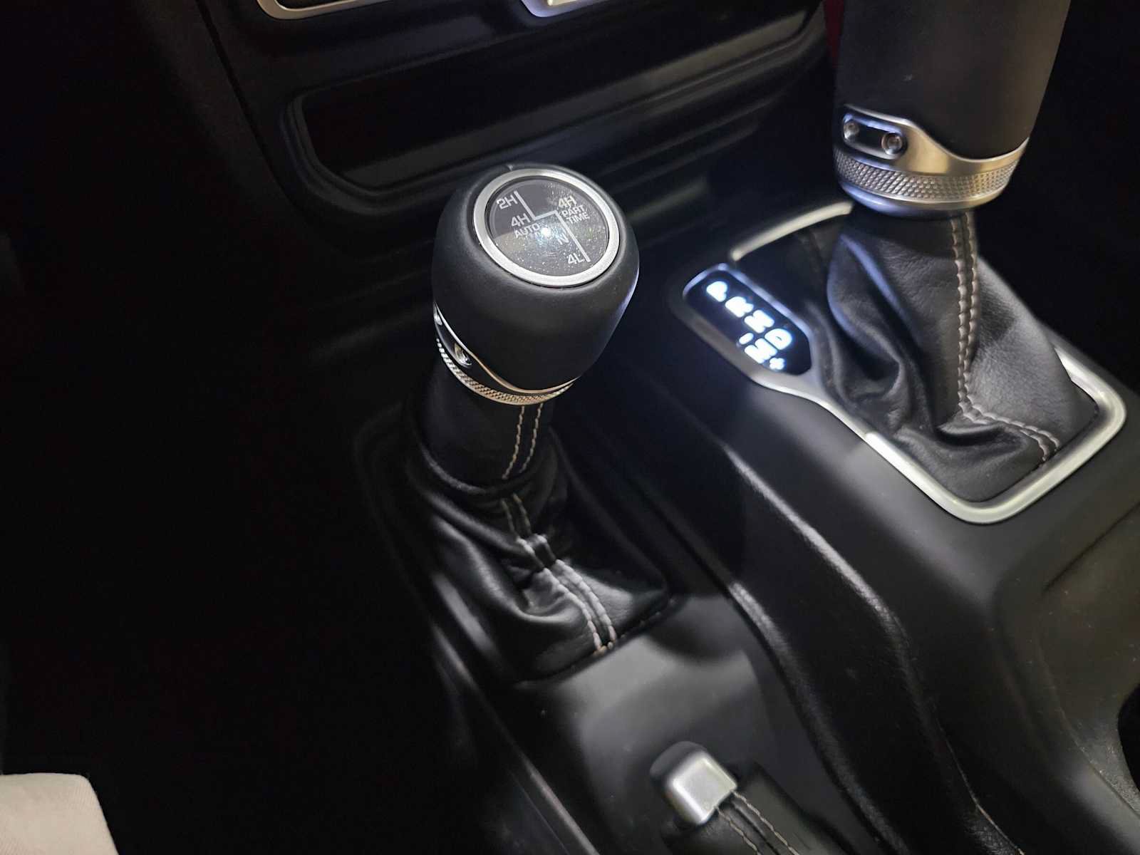 Used 2018 Jeep Wrangler Unlimited Sahara AWD/4WD image 32