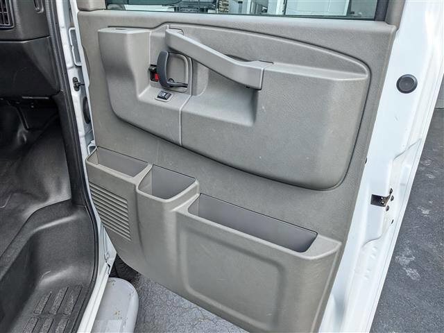 Used 2023 Chevrolet Express 2500 w/ Driver Convenience Package image 18