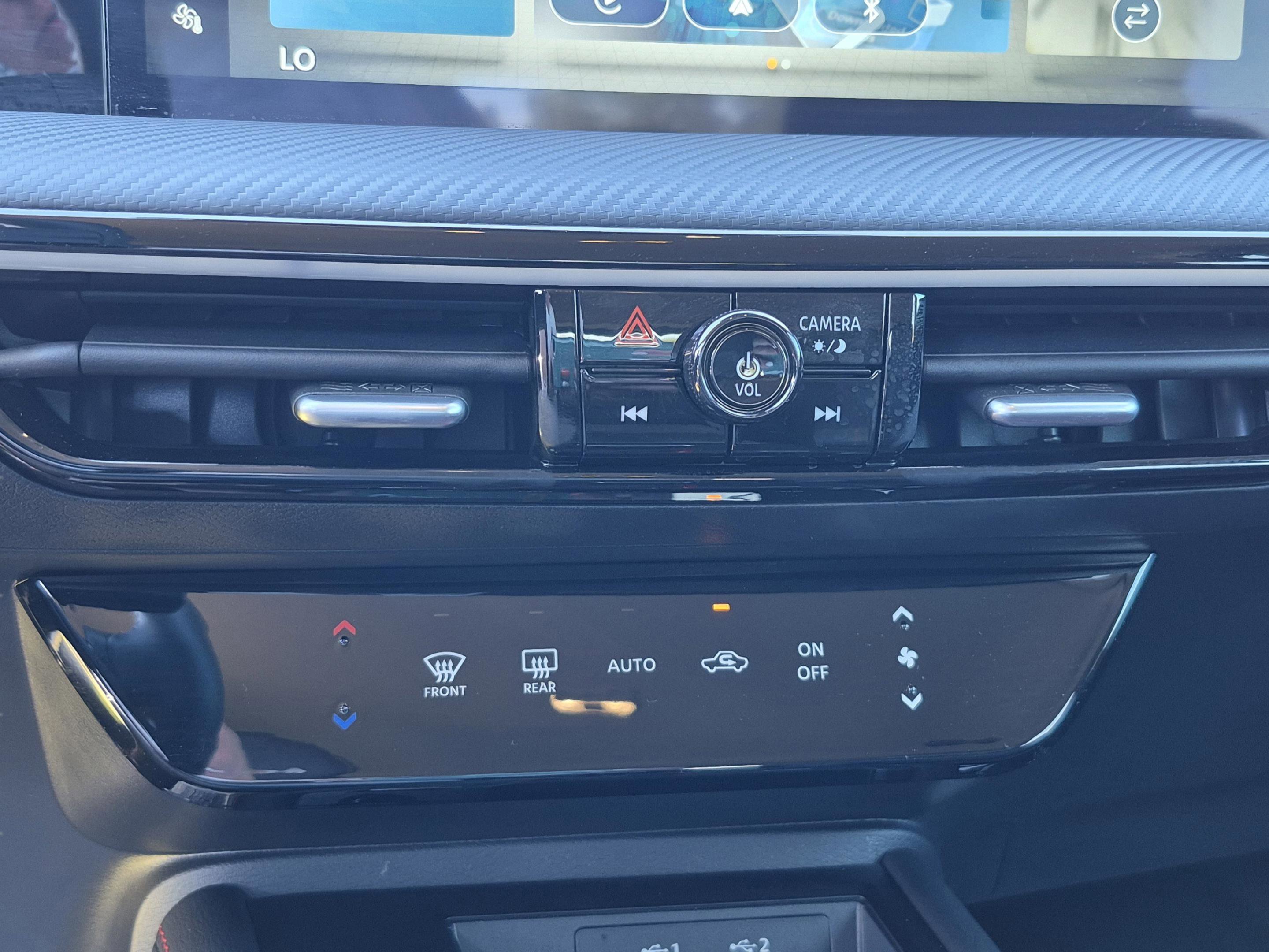 Certified 2025 Nissan Kicks SR FWD image 26