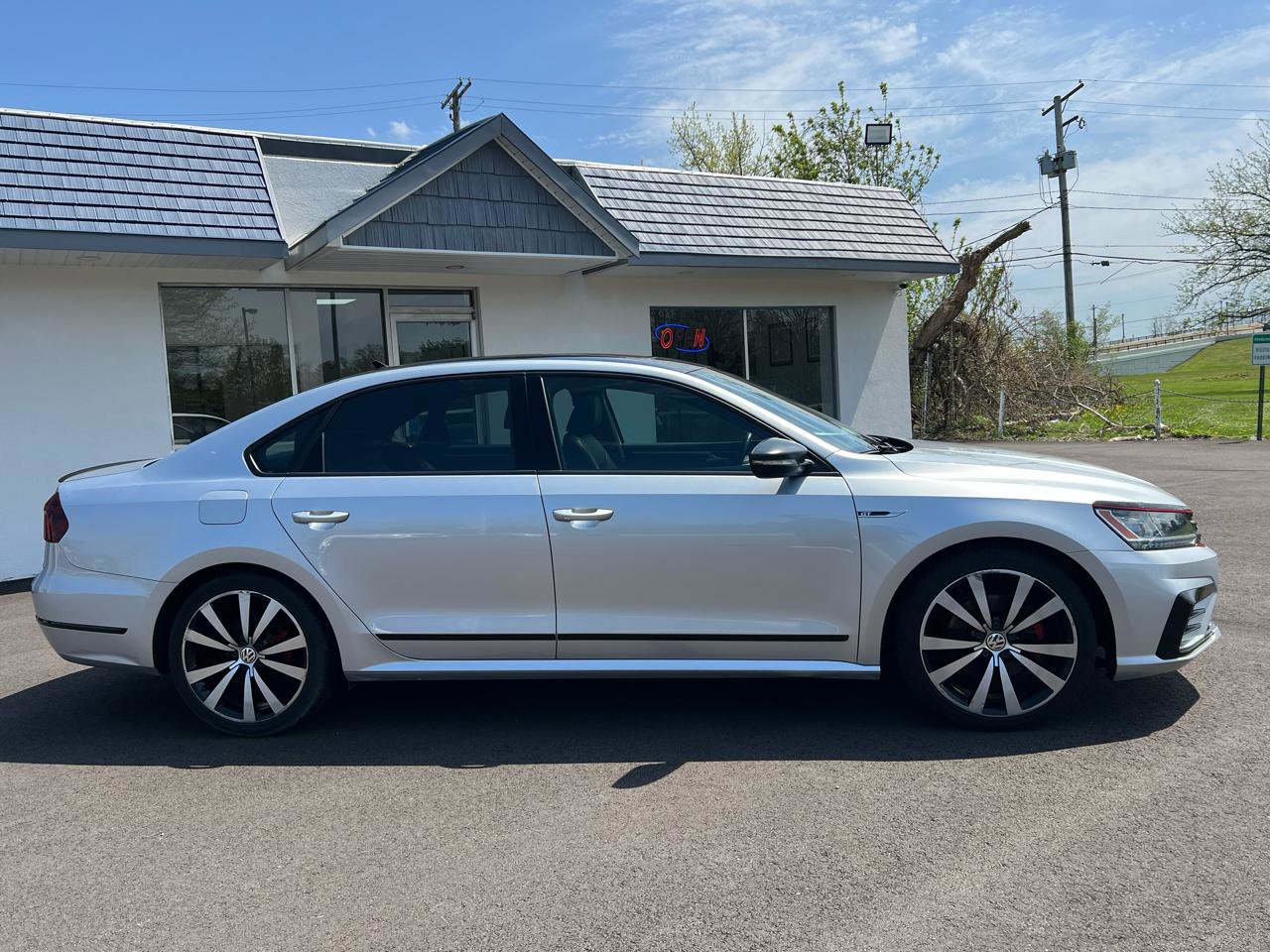 Used 2018 Volkswagen Passat 3.6 FWD image 7