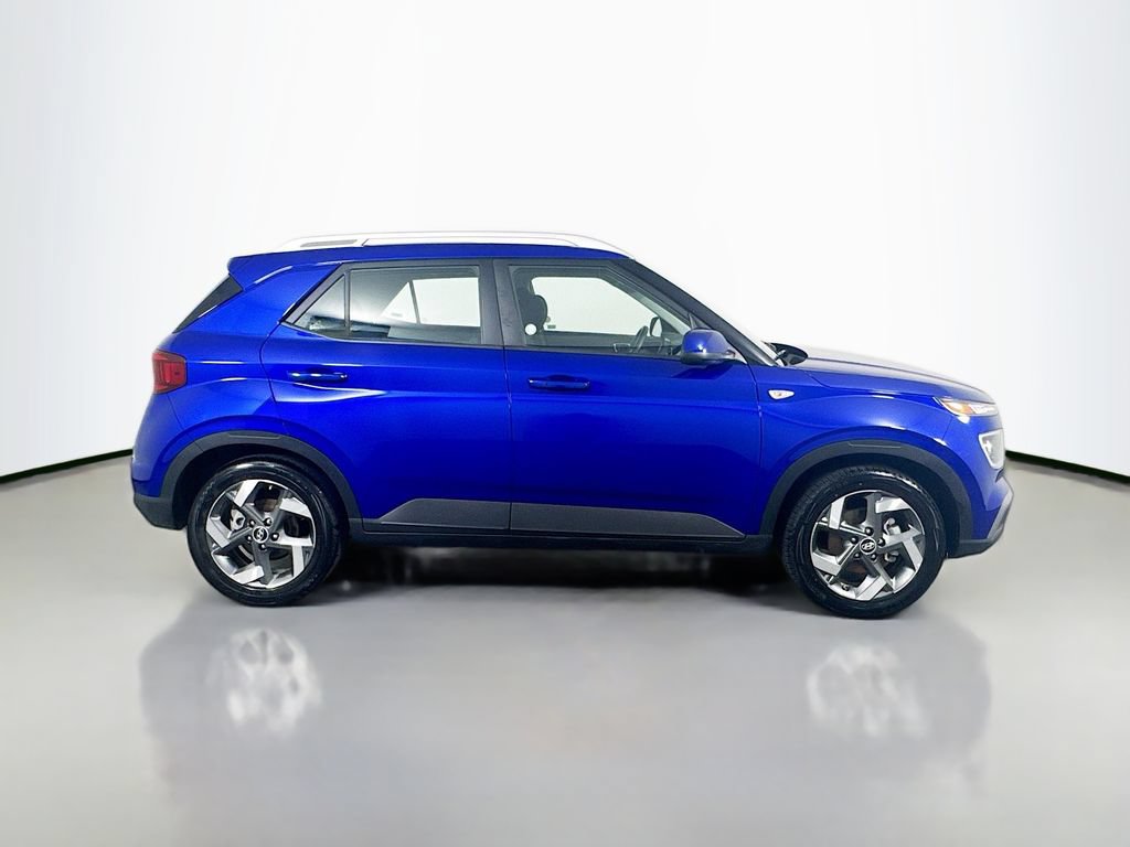 Certified 2025 Hyundai Venue SEL FWD image 4
