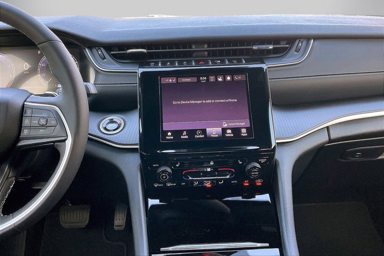 Certified 2025 Jeep Grand Cherokee L Altitude AWD/4WD image 13