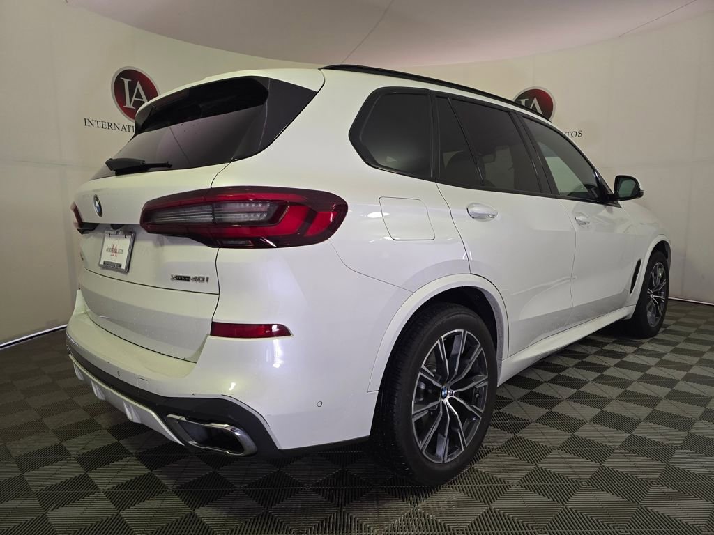 Used 2021 BMW X5 xDrive40i w/ M Sport Package image 4