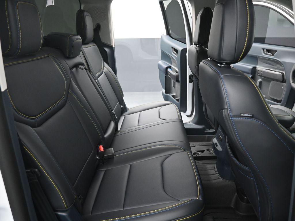 Used 2025 Ford Maverick Lobo image 10