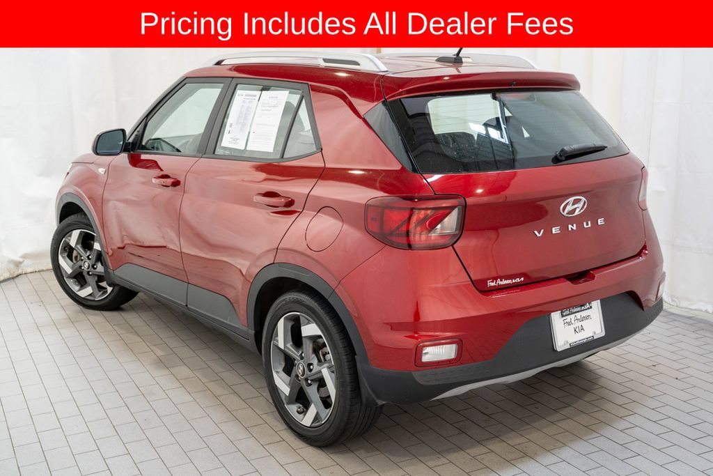 Used 2024 Hyundai Venue Limited FWD image 3