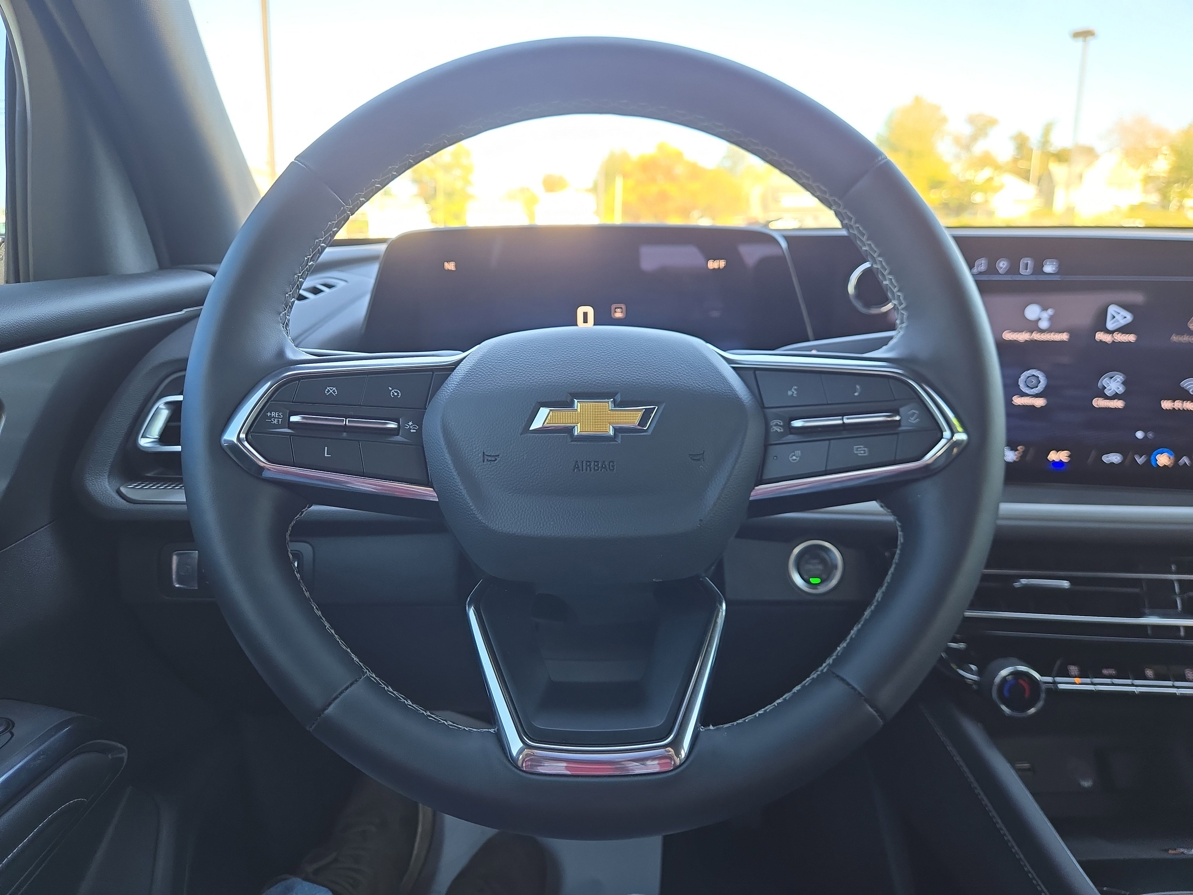 Used 2024 Chevrolet Traverse LT image 18