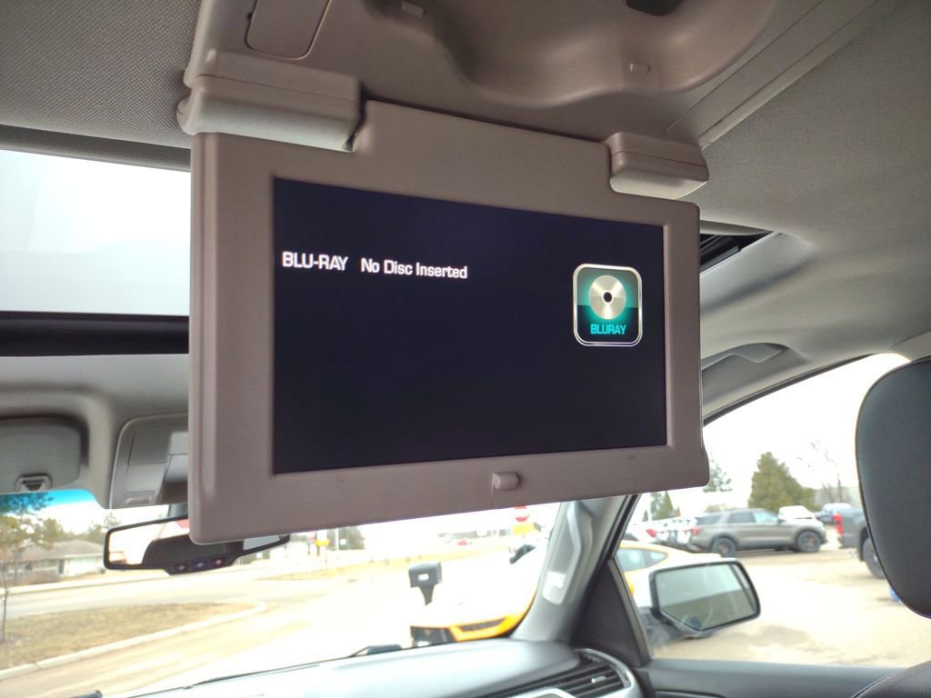 Used 2017 Chevrolet Suburban LT image 25