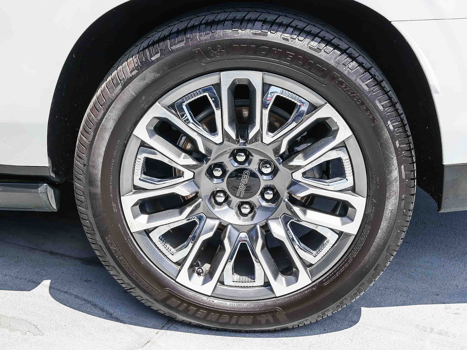 Used 2023 GMC Yukon XL Denali Ultimate AWD/4WD image 8