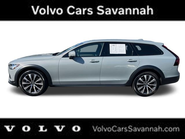 Used 2024 Volvo V90 B6 Cross Country Plus image 2