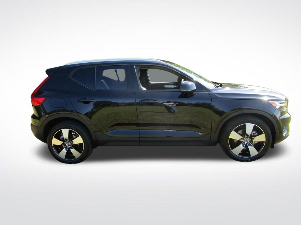 Used 2022 Volvo XC40 T5 Momentum AWD/4WD image 6