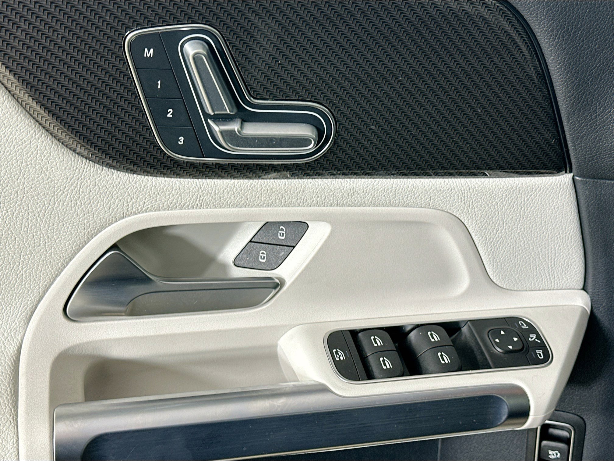 Certified 2023 Mercedes-Benz GLB 250 4MATIC image 21