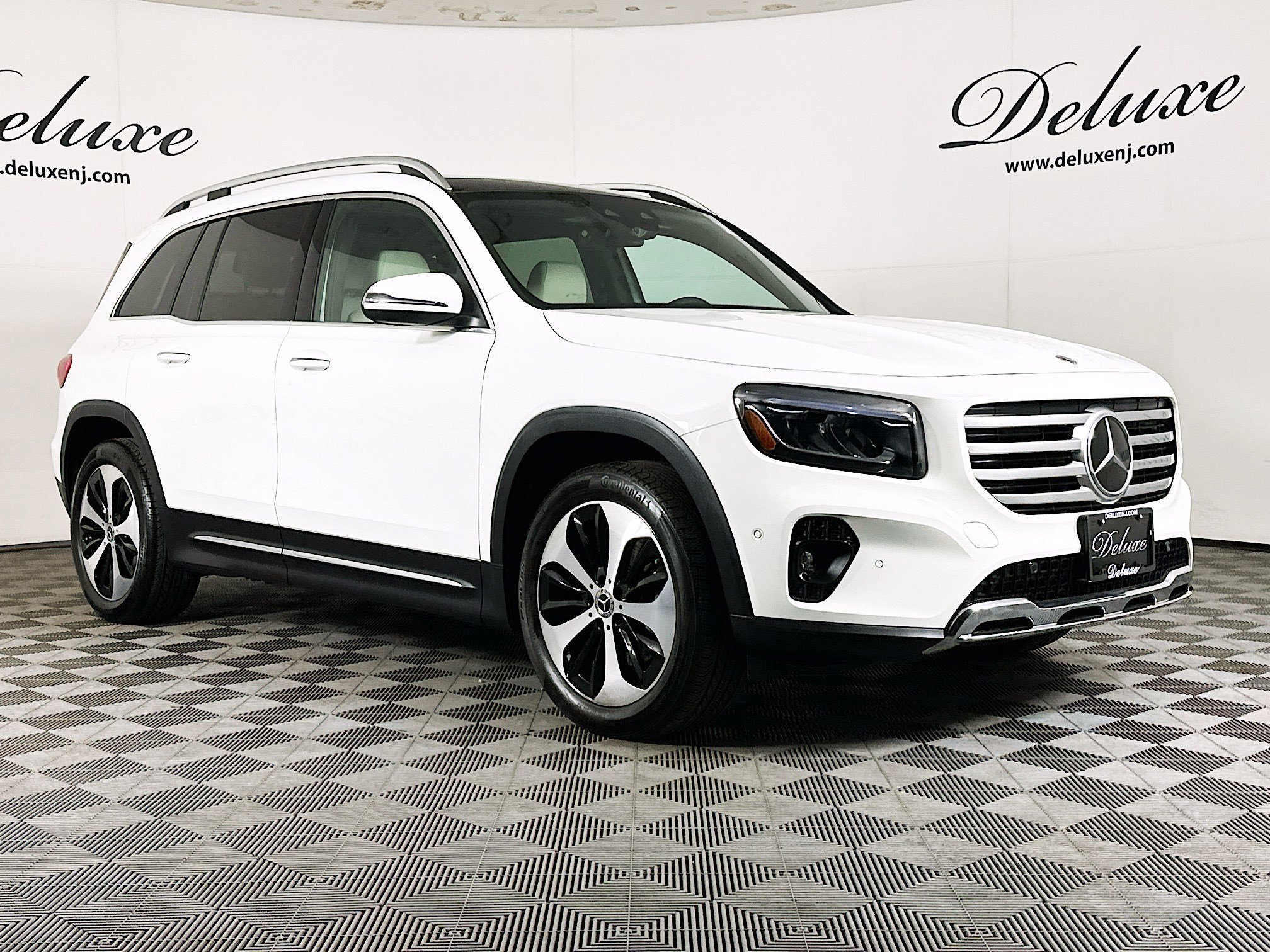 Used 2024 Mercedes-Benz GLB 250 4MATIC w/ Driver Assistance Package video 1