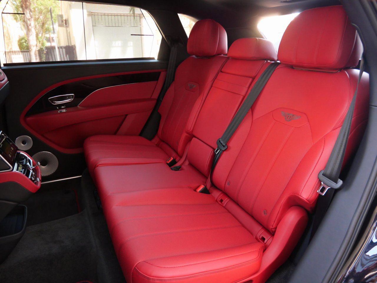 Used 2025 Bentley Bentayga Extended Wheelbase AWD/4WD image 23