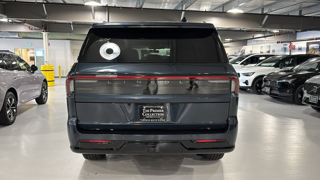 Used 2026 Lincoln Navigator L Reserve AWD/4WD image 3