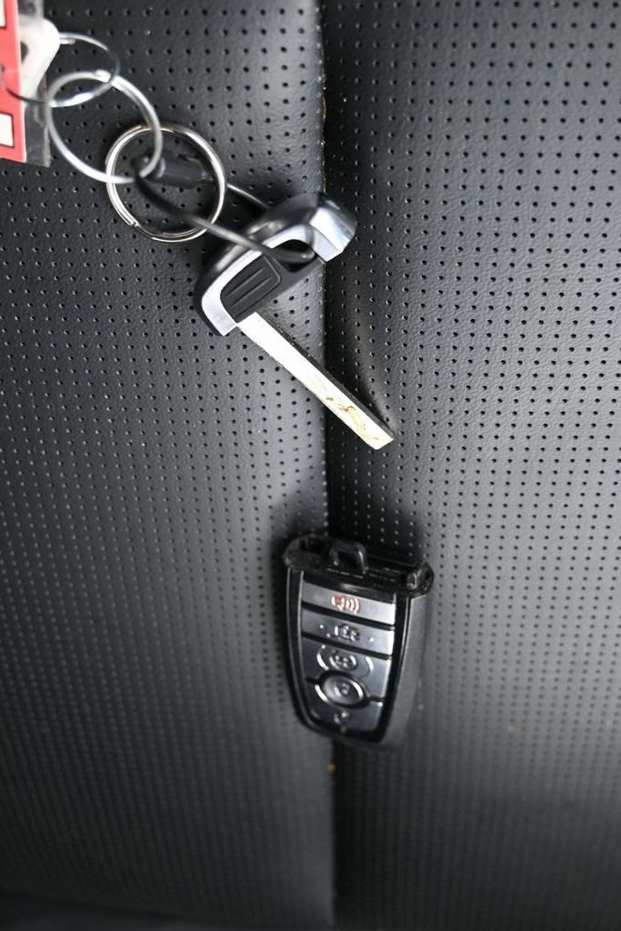 Used 2025 Ford Escape Platinum AWD/4WD image 33