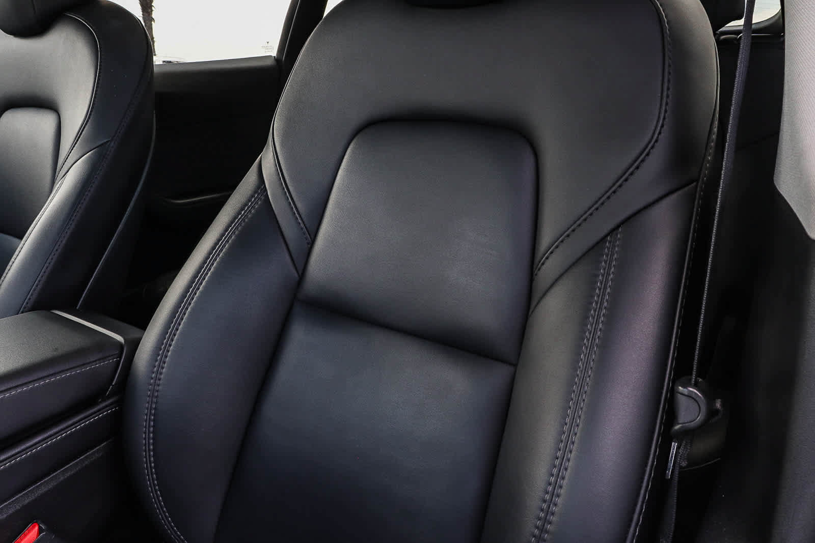 Used 2022 Tesla Model Y Long Range AWD/4WD image 26