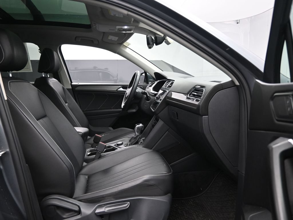 Used 2022 Volkswagen Tiguan SE AWD/4WD image 27