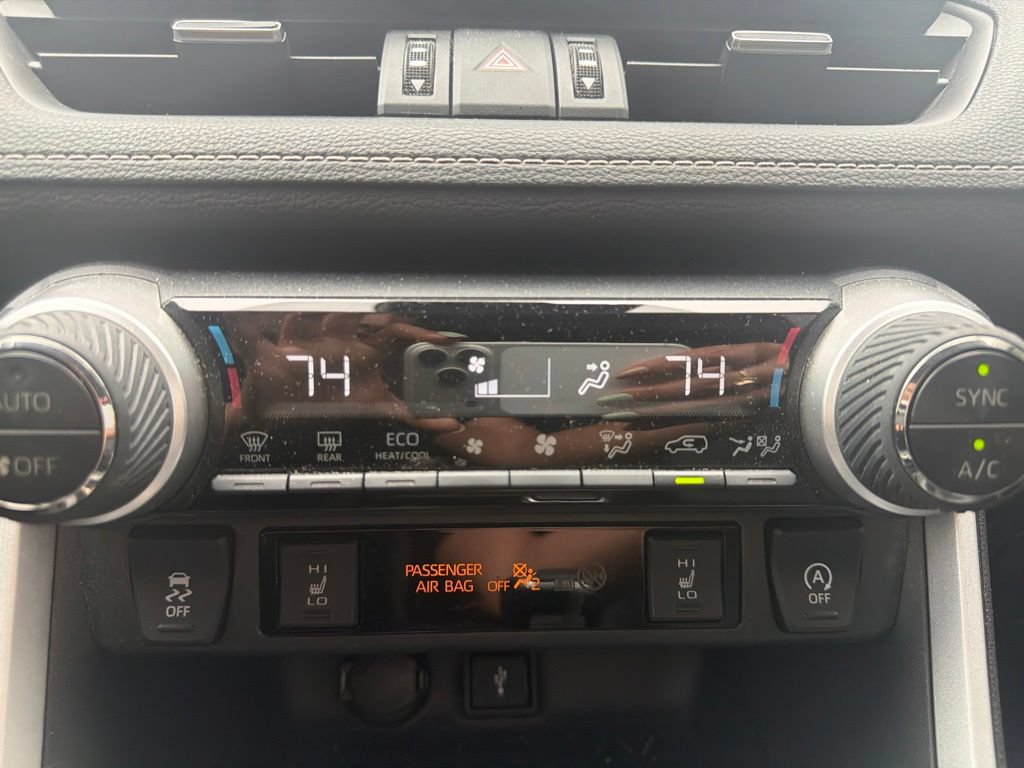 Used 2020 Toyota RAV4 XLE Premium FWD image 20