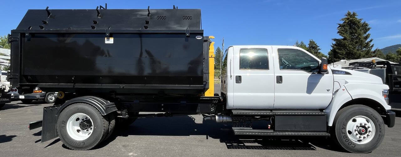 Used 2023 Ford F750 2WD Crew Cab Super Duty image 4