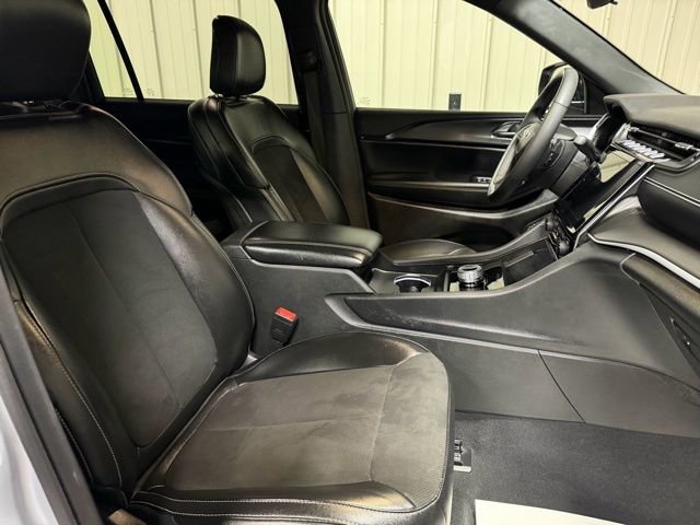 Used 2024 Jeep Grand Cherokee L Laredo image 31