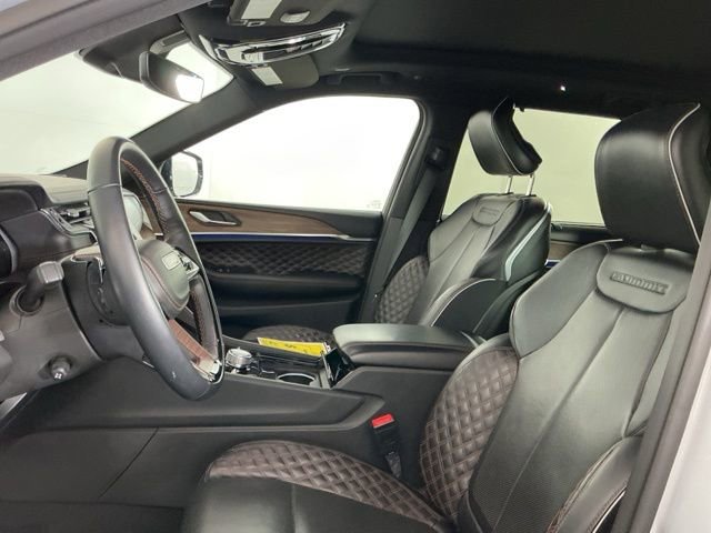 Used 2021 Jeep Grand Cherokee L Summit w/ Luxury Tech Group V image 16