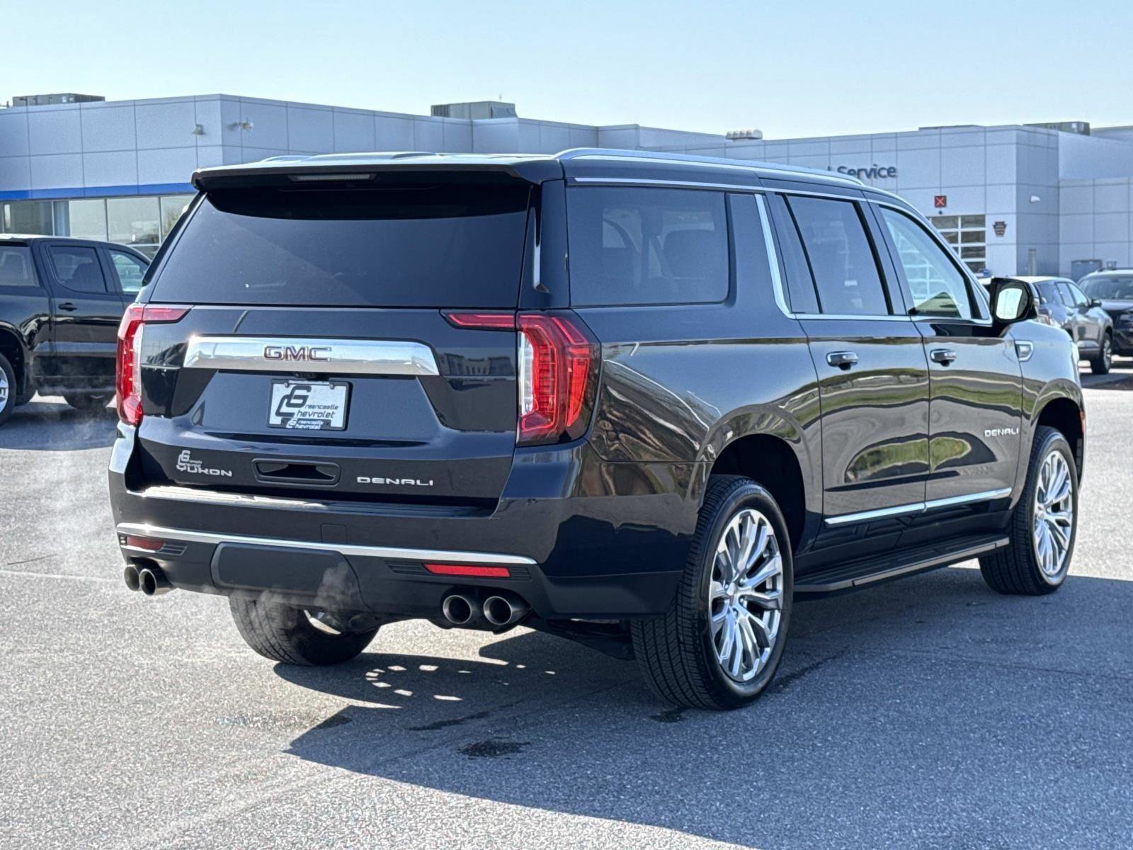 Used 2024 GMC Yukon XL Denali w/ Advanced Technology Package AWD/4WD image 24