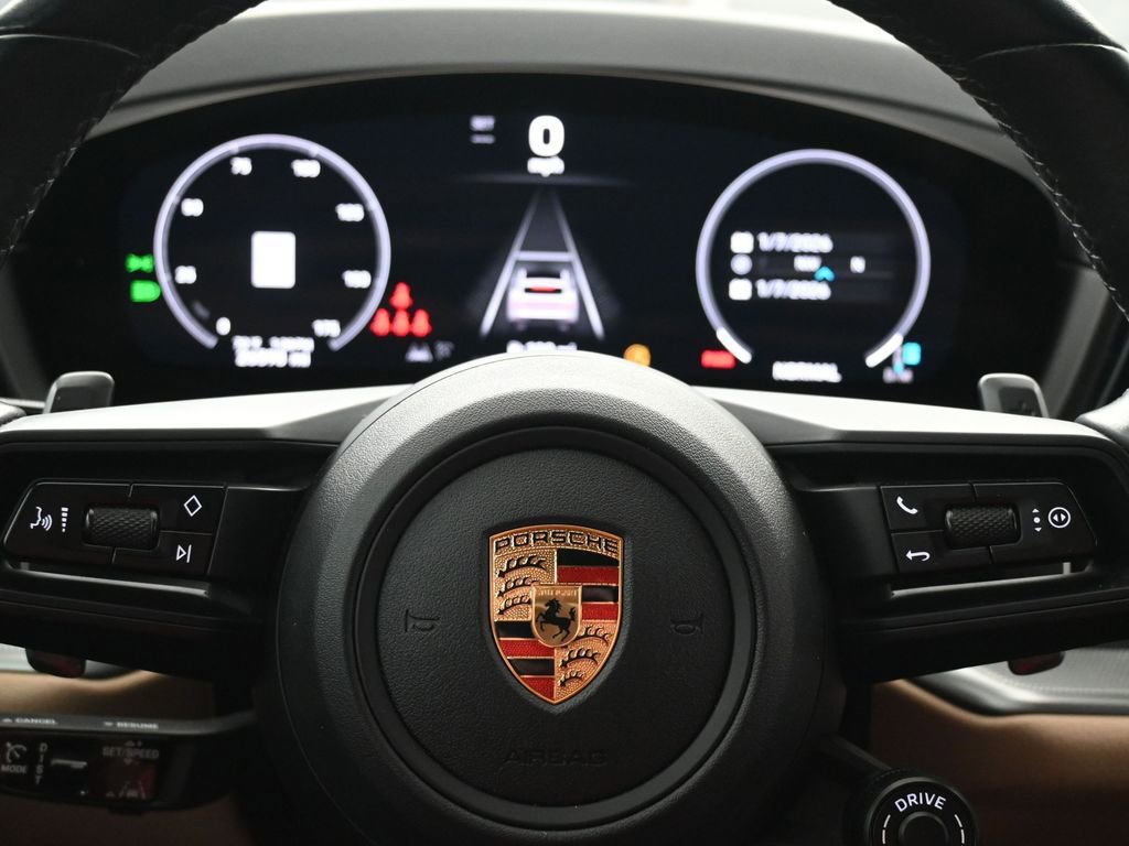 Certified 2024 Porsche Cayenne Coupe image 21