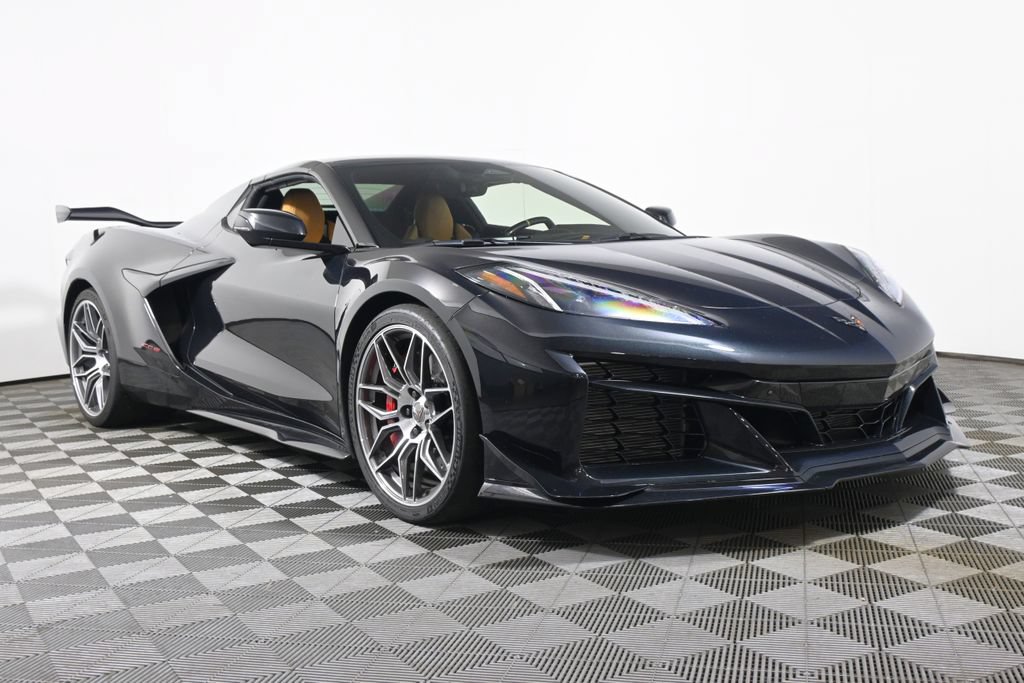 Used 2024 Chevrolet Corvette Z06 w/ Z07 Performance Package RWD image 9