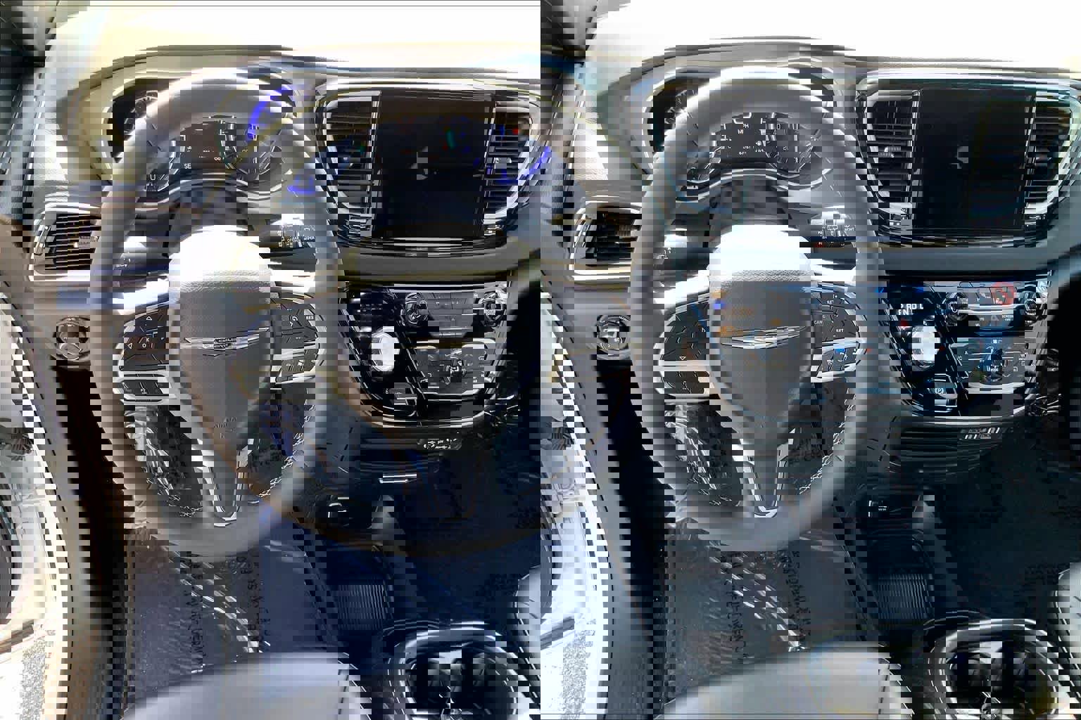 Used 2025 Chrysler Pacifica Select image 6