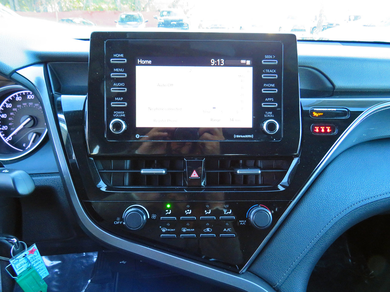 Used 2021 Toyota Camry LE image 23