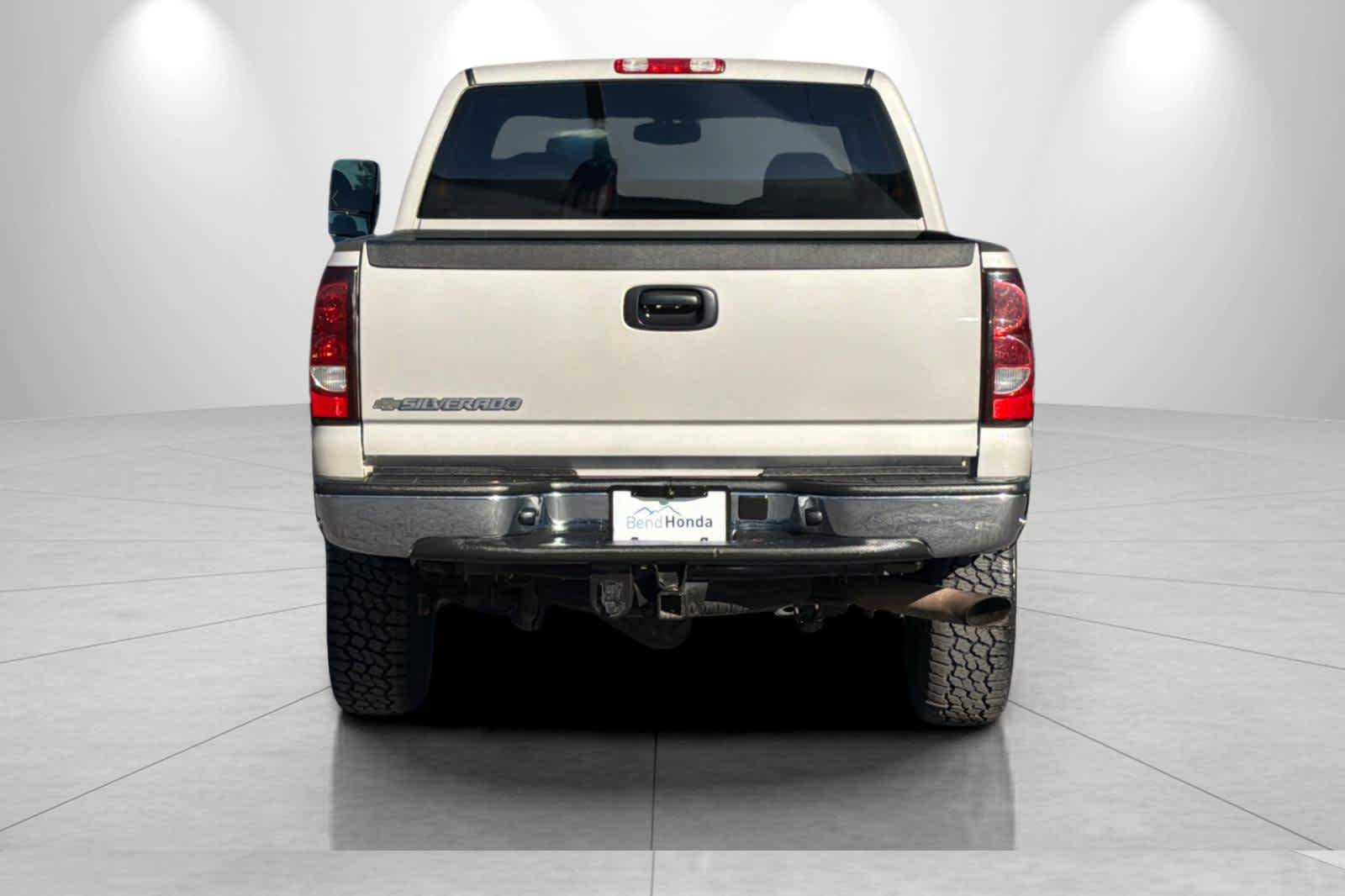 Used 2007 Chevrolet Silverado 2500 LT w/ Skid Plate Package AWD/4WD image 7