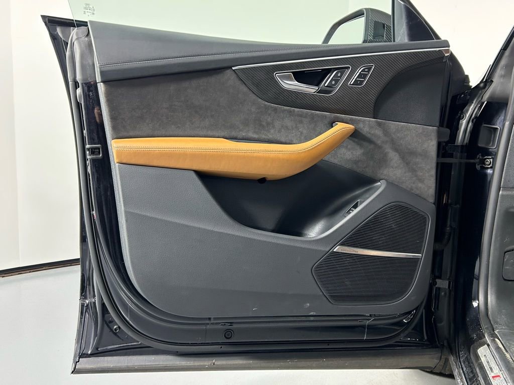 Used 2021 Audi RS Q8 image 36