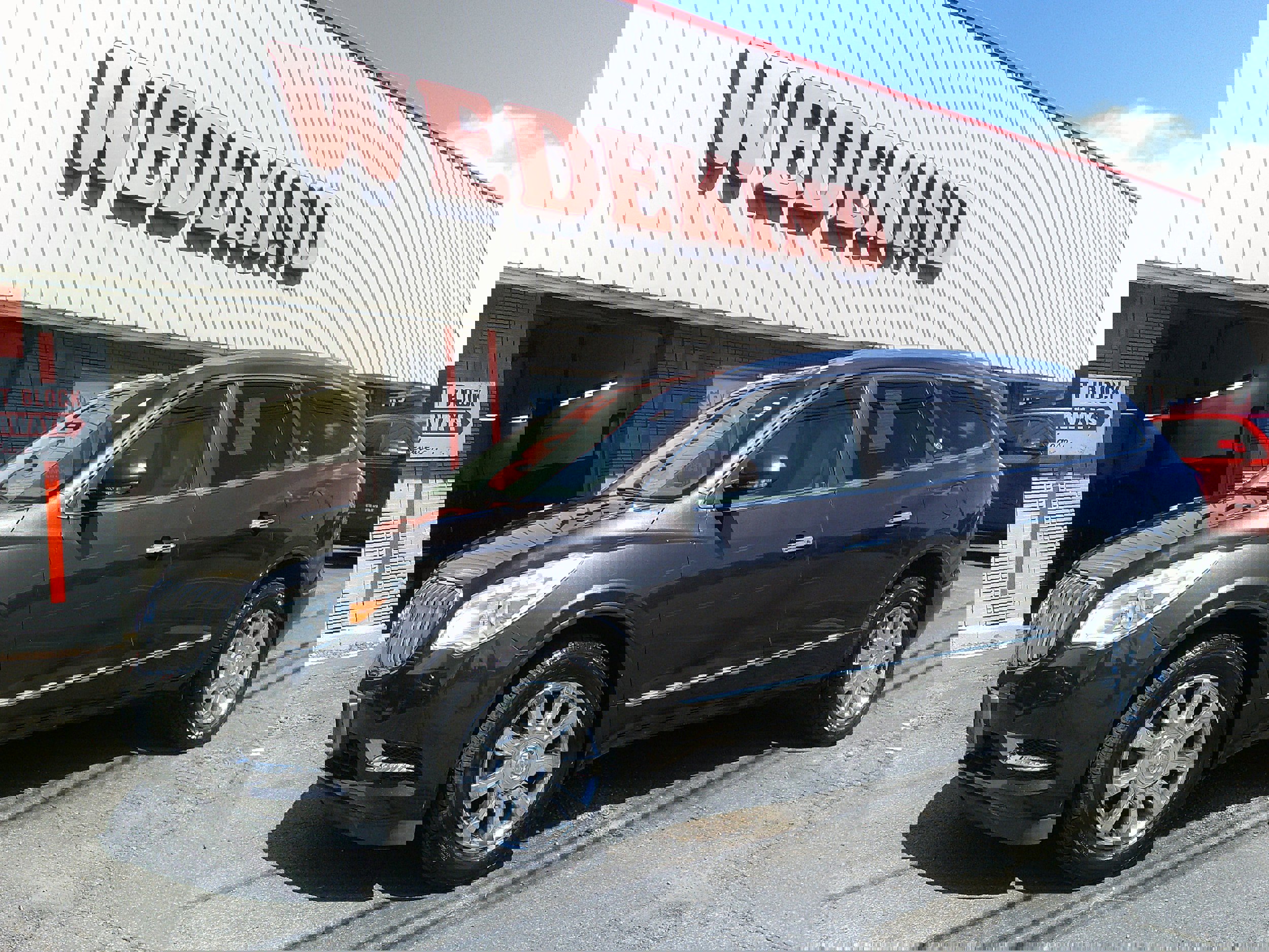 Used 2017 Buick Enclave Leather image 2