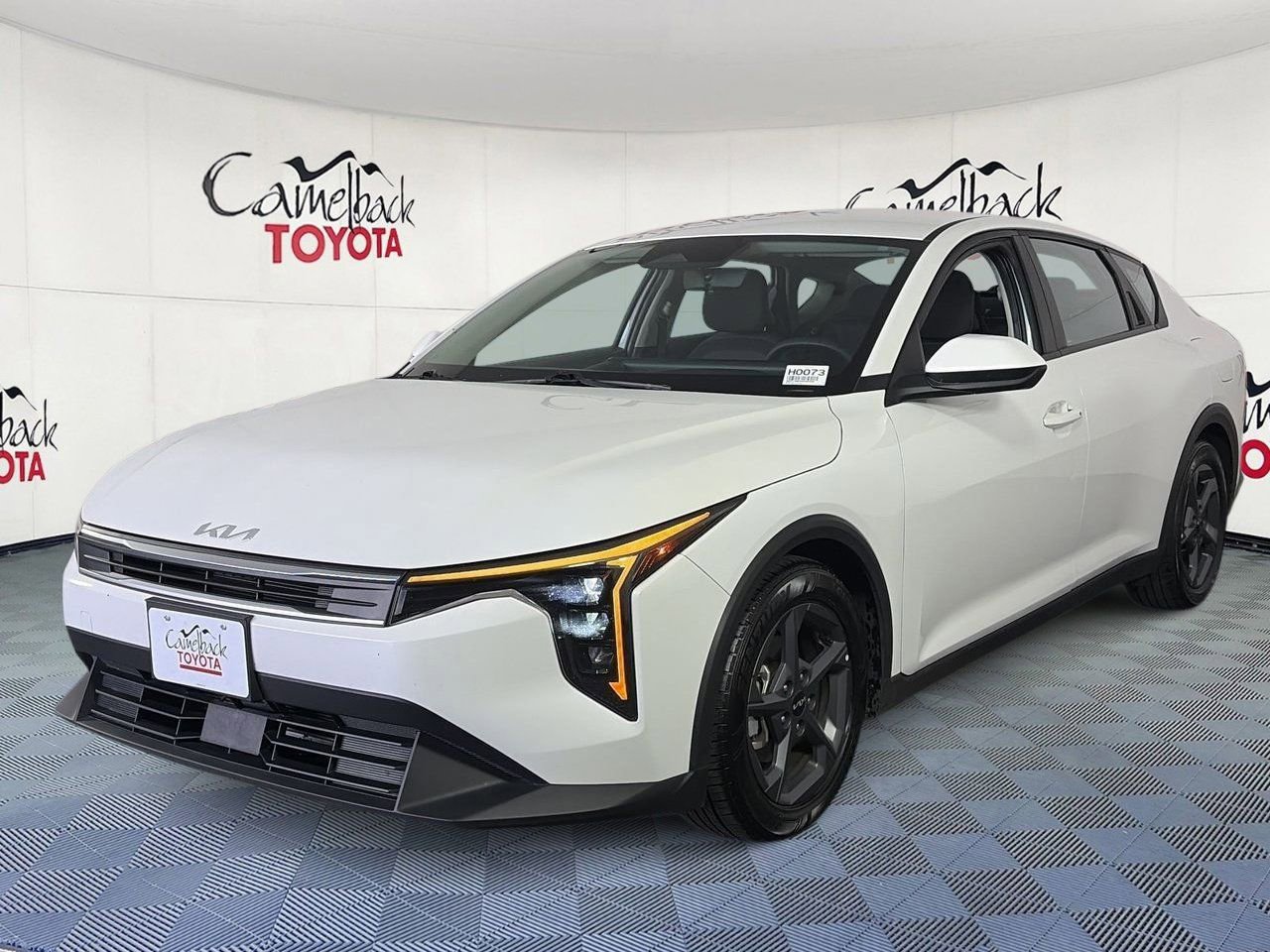 Used 2025 Kia K4 FWD image 2