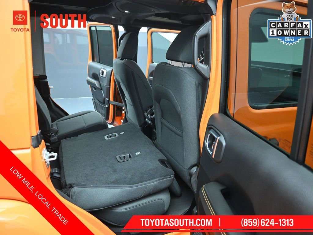 Used 2025 Jeep Wrangler Sahara w/ Technology Group AWD/4WD image 33