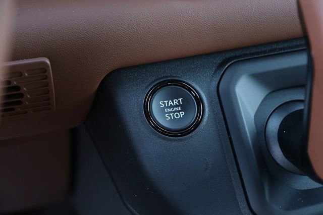 Used 2025 Land Rover Defender 110 image 20