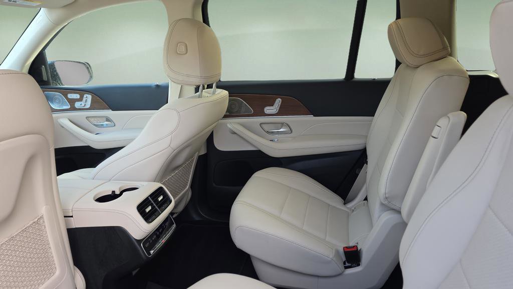 Used 2024 Mercedes-Benz GLS 450 4MATIC image 15