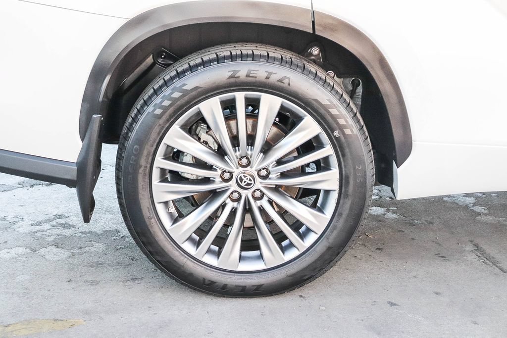 Used 2023 Toyota Highlander Platinum FWD image 12