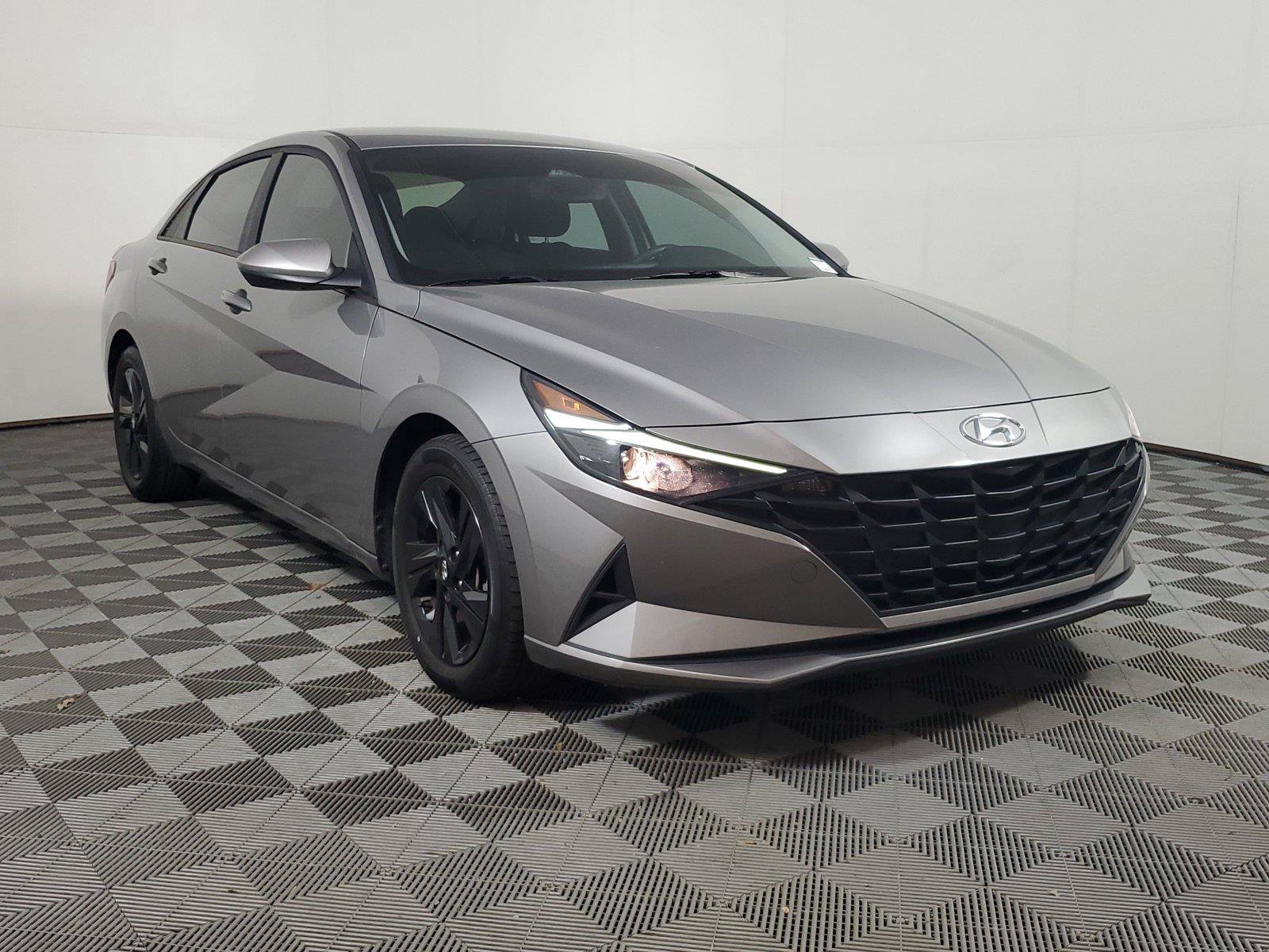 Used 2023 Hyundai Elantra SEL FWD image 3