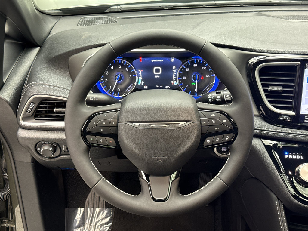 New 2027 Chrysler Pacifica Limited AWD/4WD image 11