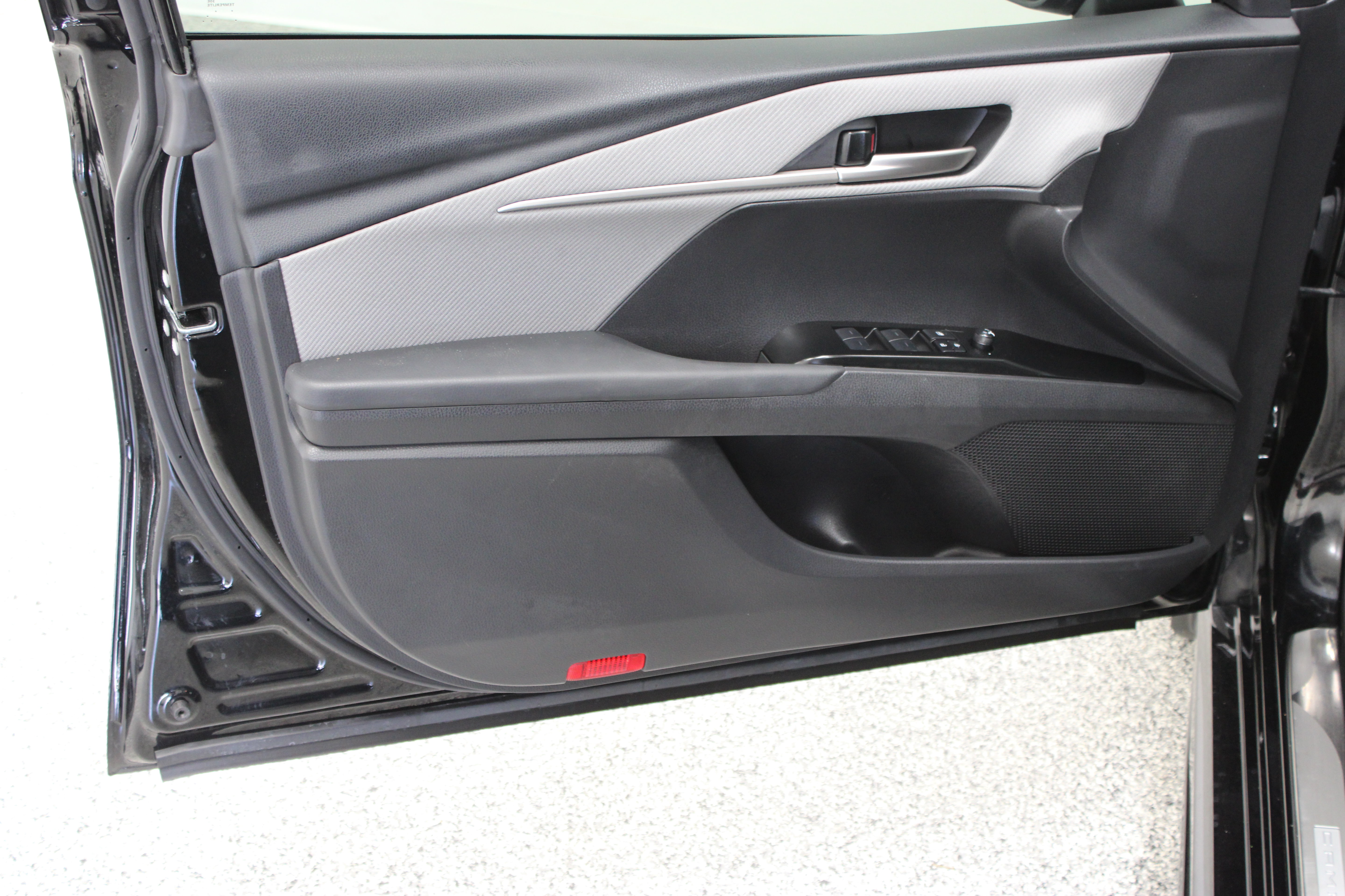 Used 2026 Toyota Camry SE w/ Convenience Package FWD image 12