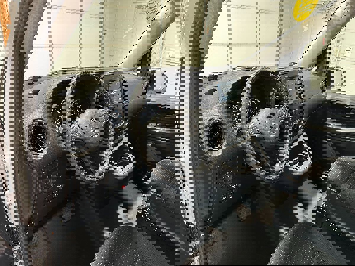 Used 2023 Mercedes-Benz Metris image 21