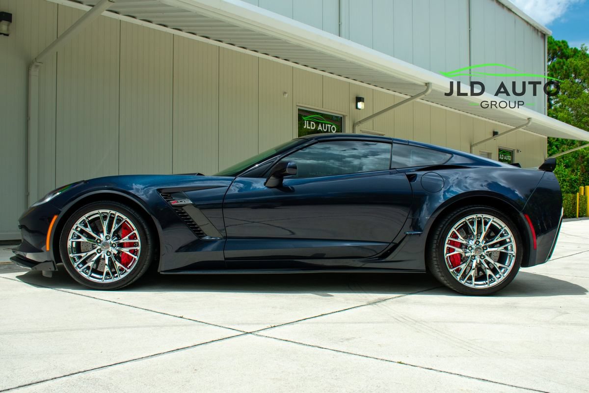 Used 2016 Chevrolet Corvette Z06 w/ Z07 Performance Package RWD image 3